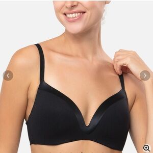Underoutfit Women's Black Bra